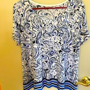 Ladies long light top White with blue and black in the pattern